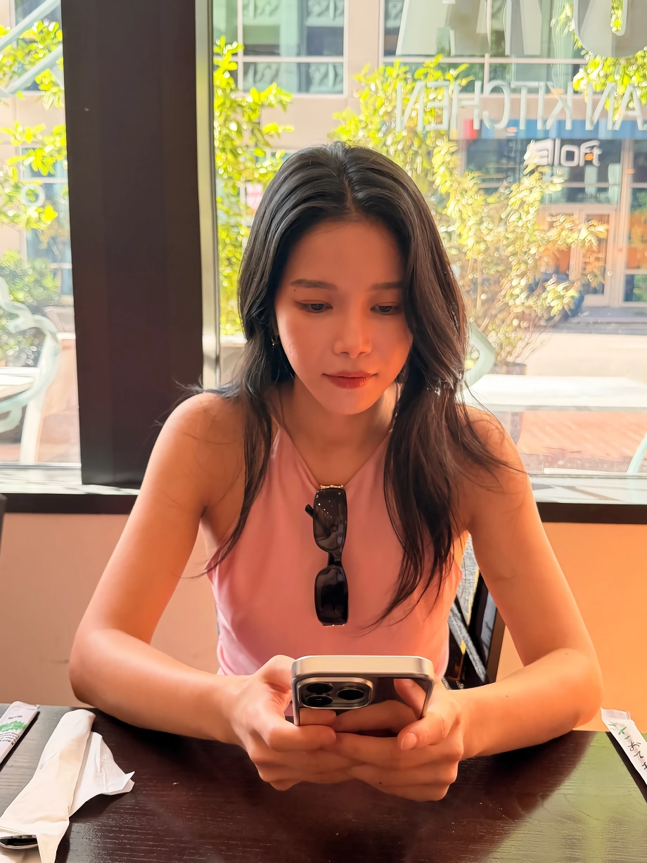 마마무 솔라 SNS 노브라 가슴 무빙