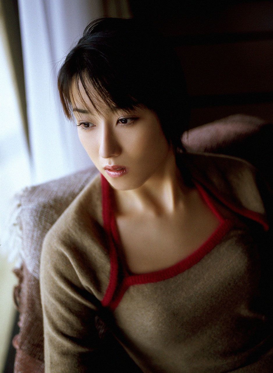 [일본]진중히토미(동풍 만치코) 그라비아 가슴골 사진 25장