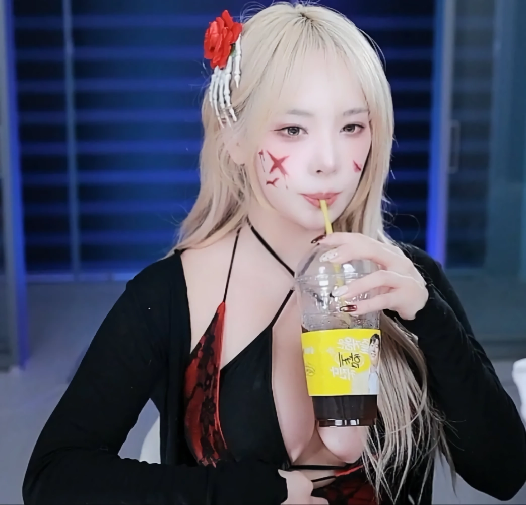 할로윈 룩으로 입은 여캠 ㅗㅜㅑ