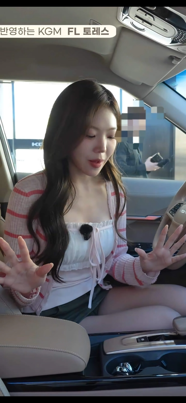 리뷰중 빤스 보이는 아나운서