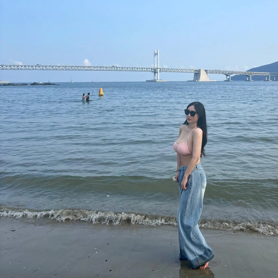 @zesilvero 마른 글래머 비키니