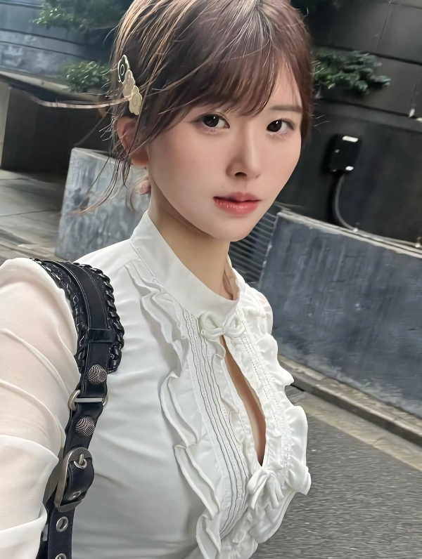 늘씬한AV배우