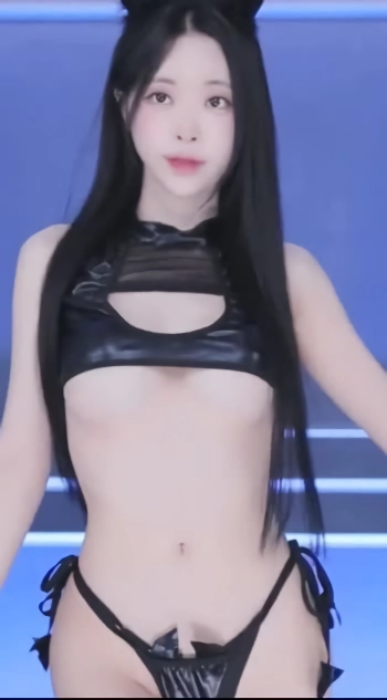 (SOUND)채경 꼭지에 걸친 마이크로 크롭 민소매 언더붑