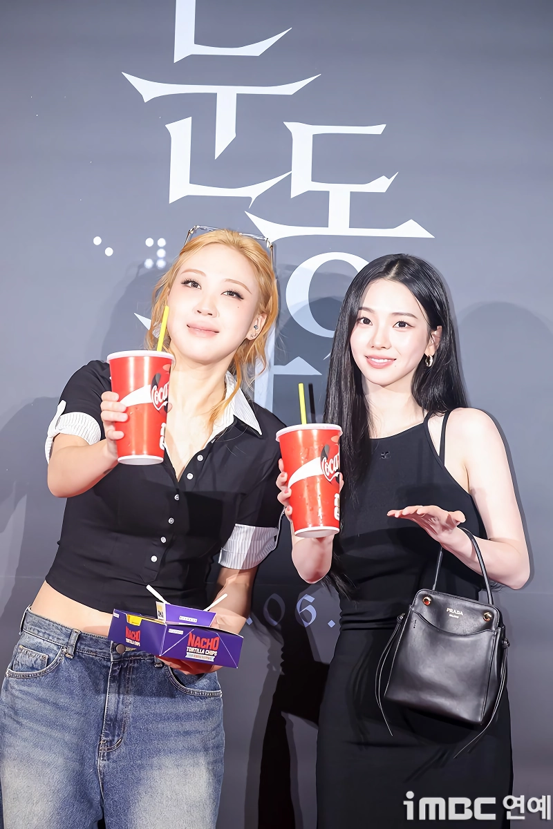 24오늘자 카리나 이영지 투샷(4)