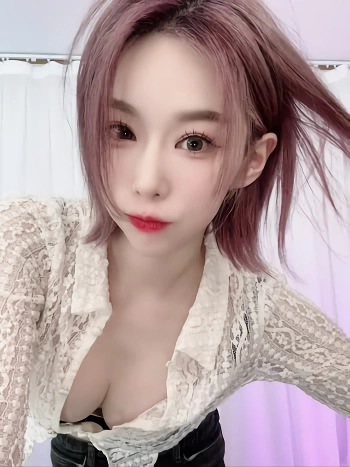 기래민 개미허리 라인 숙인 가슴골