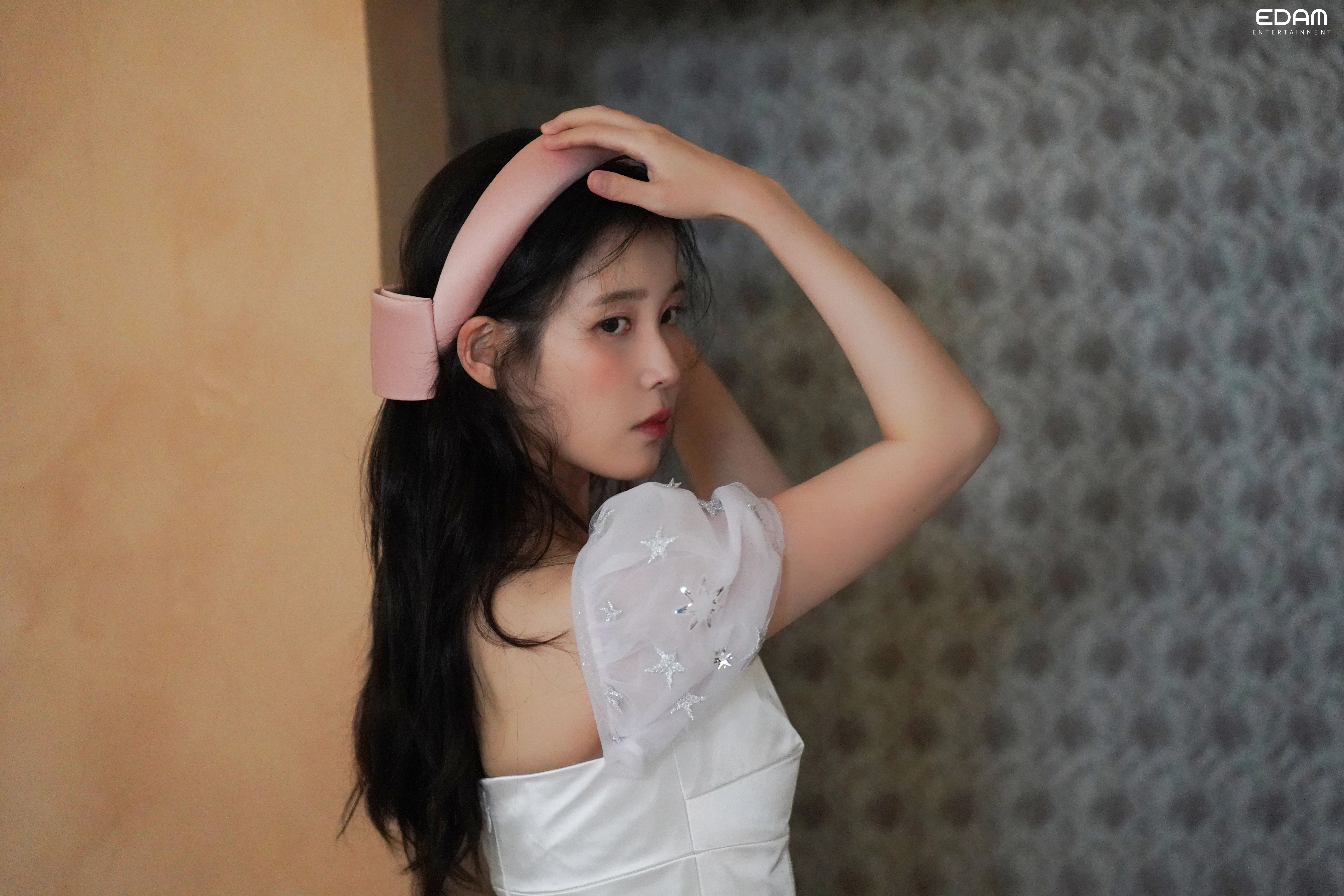 19아이유 엘르 화보 촬영 비하인드(고화질).jpg(8)