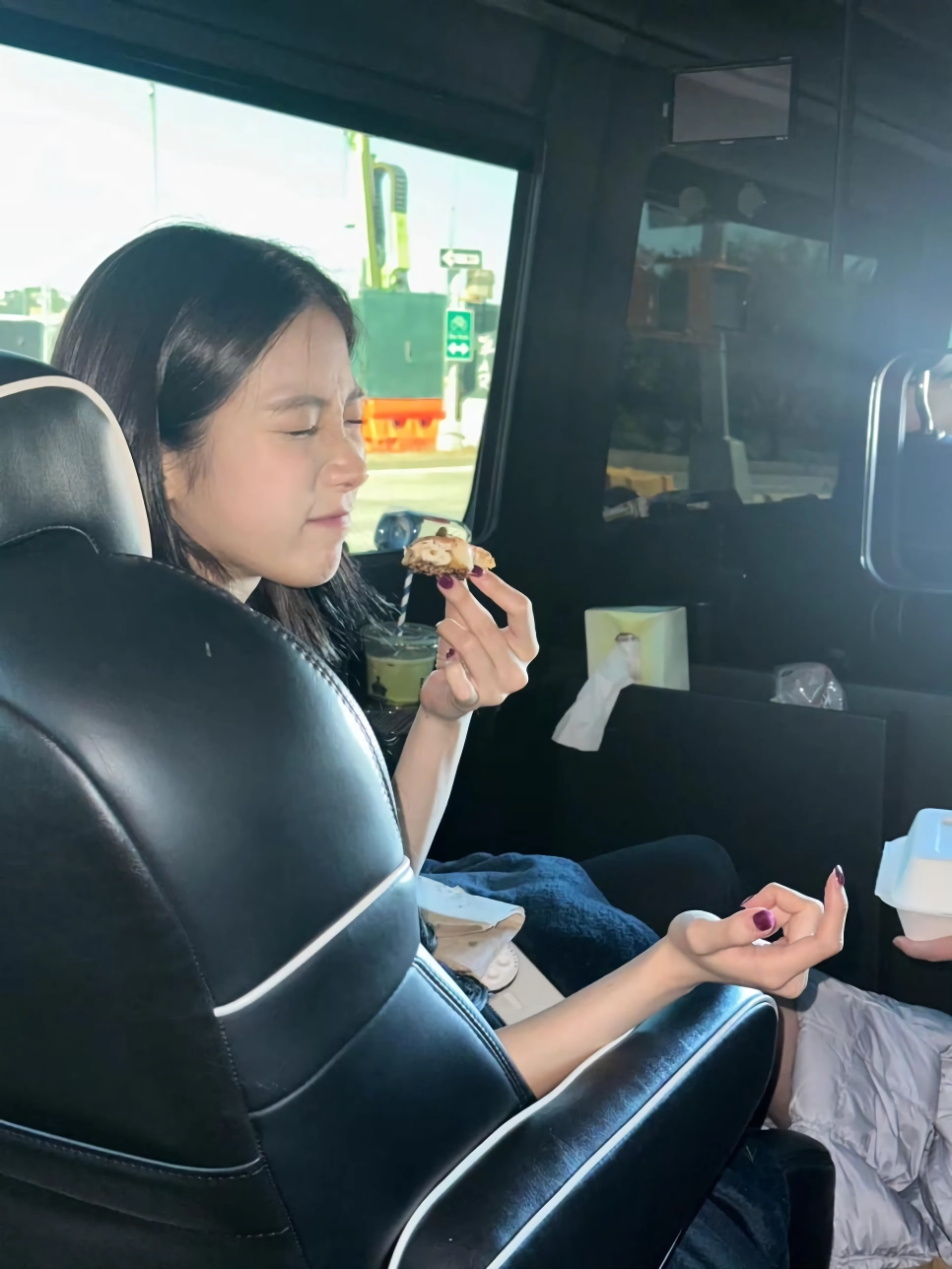 인스타) 레깅스 입고 거리를 활보하는 카즈하