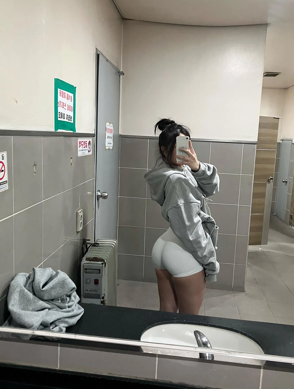 셀카 찍는 피트니스 모델