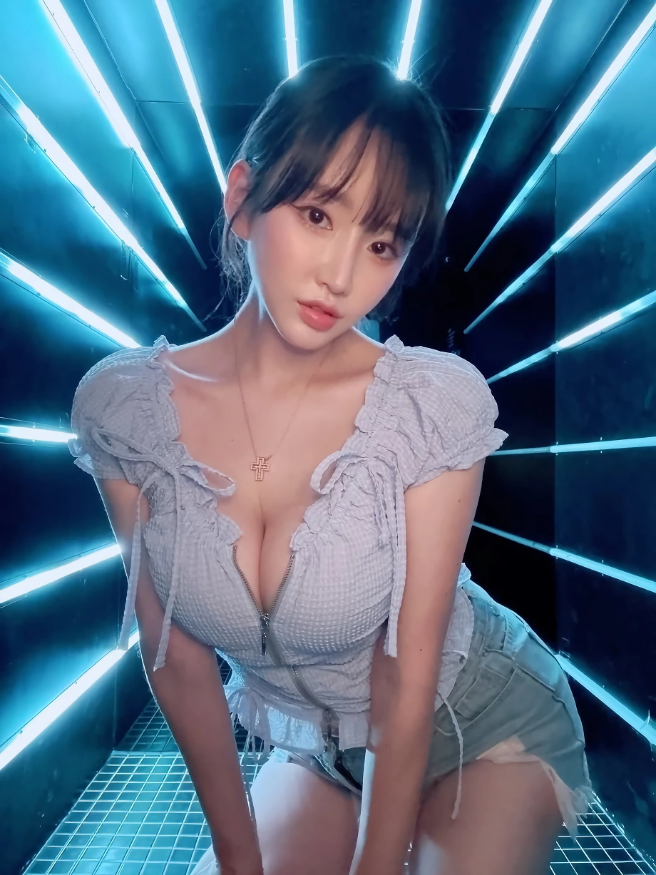 일본여행 간 하리미 깊게 파인 회색 골지티 거유 가슴골