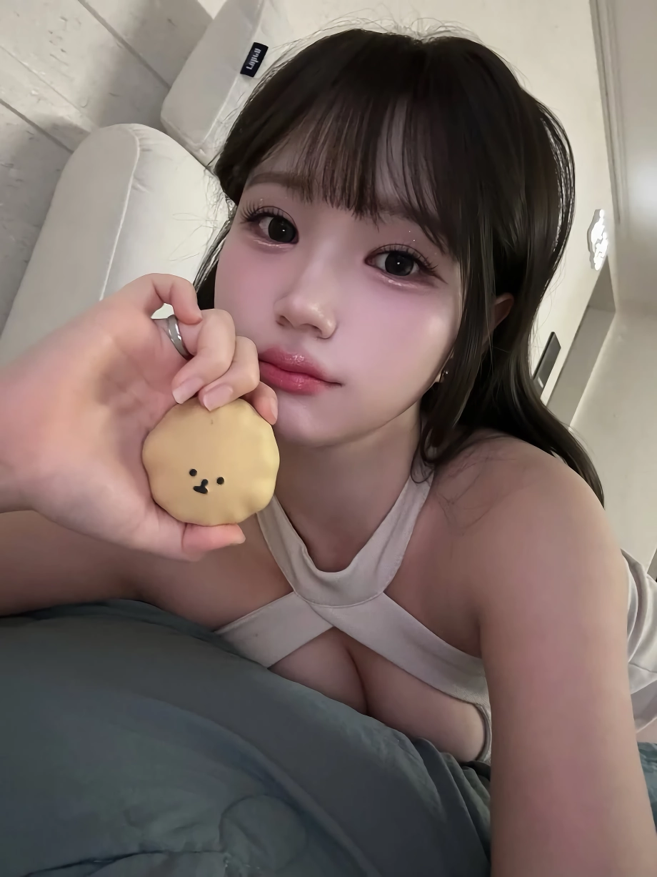 섹밍 홀터넥 구멍난틈 가슴골