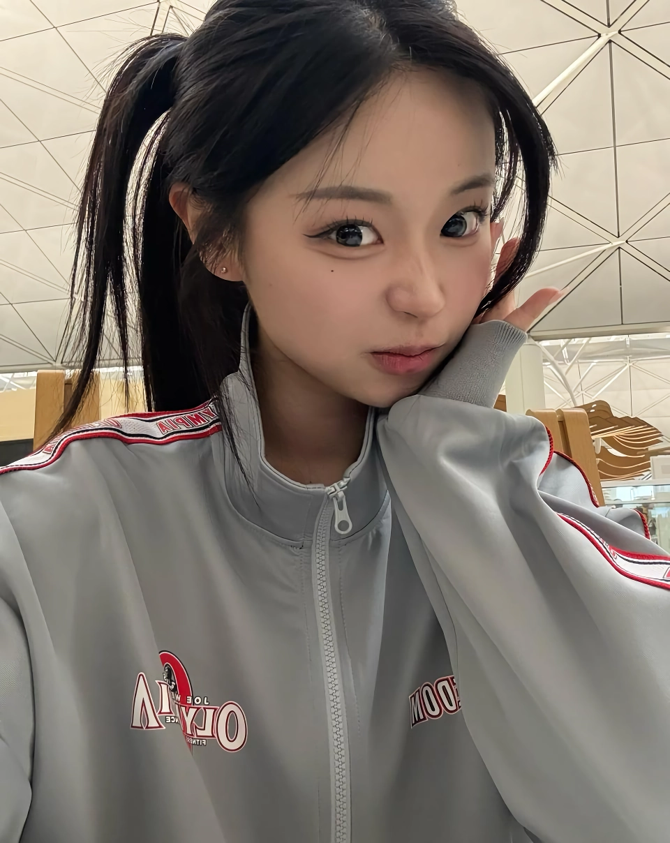 귀여운 얼굴에 그렇지 않은 03년생 처자 몸매