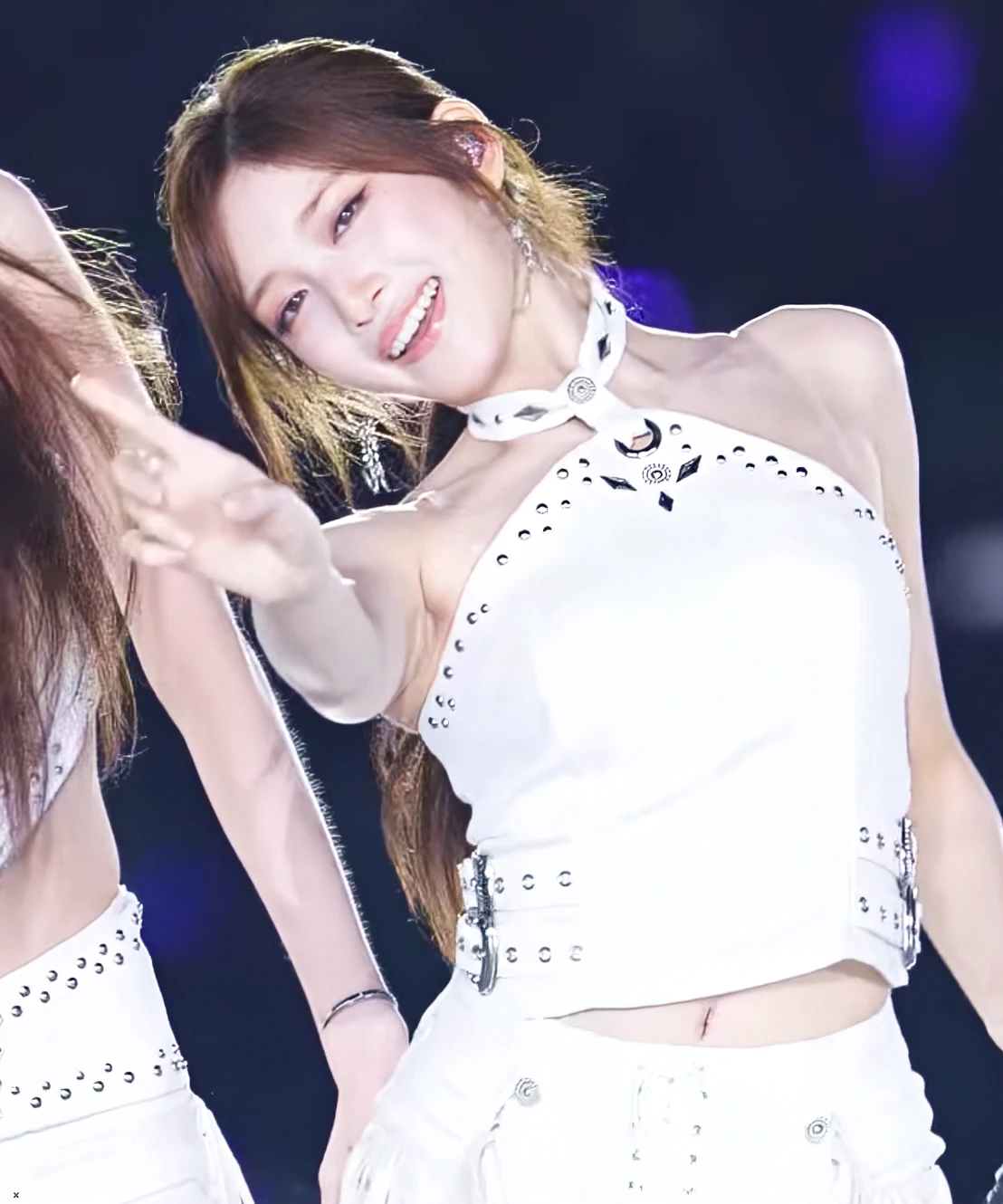 상체가 시원한 아이브 이서 ㄷㄷㄷ.gif