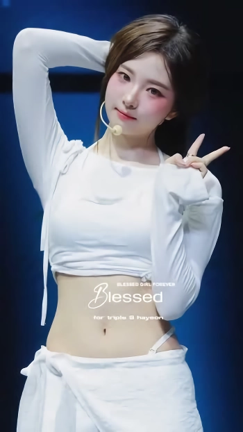 정하연 뽀얀 허리라인 팬티 끈