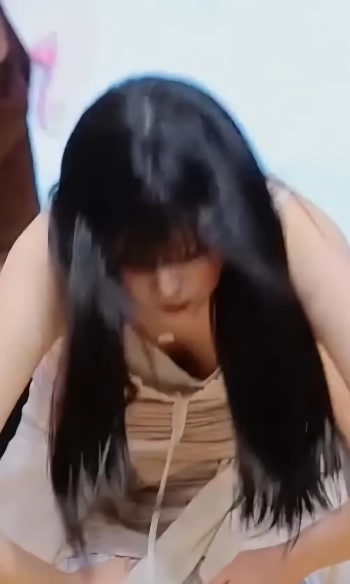 엔믹스 규진 숙이는 가슴골