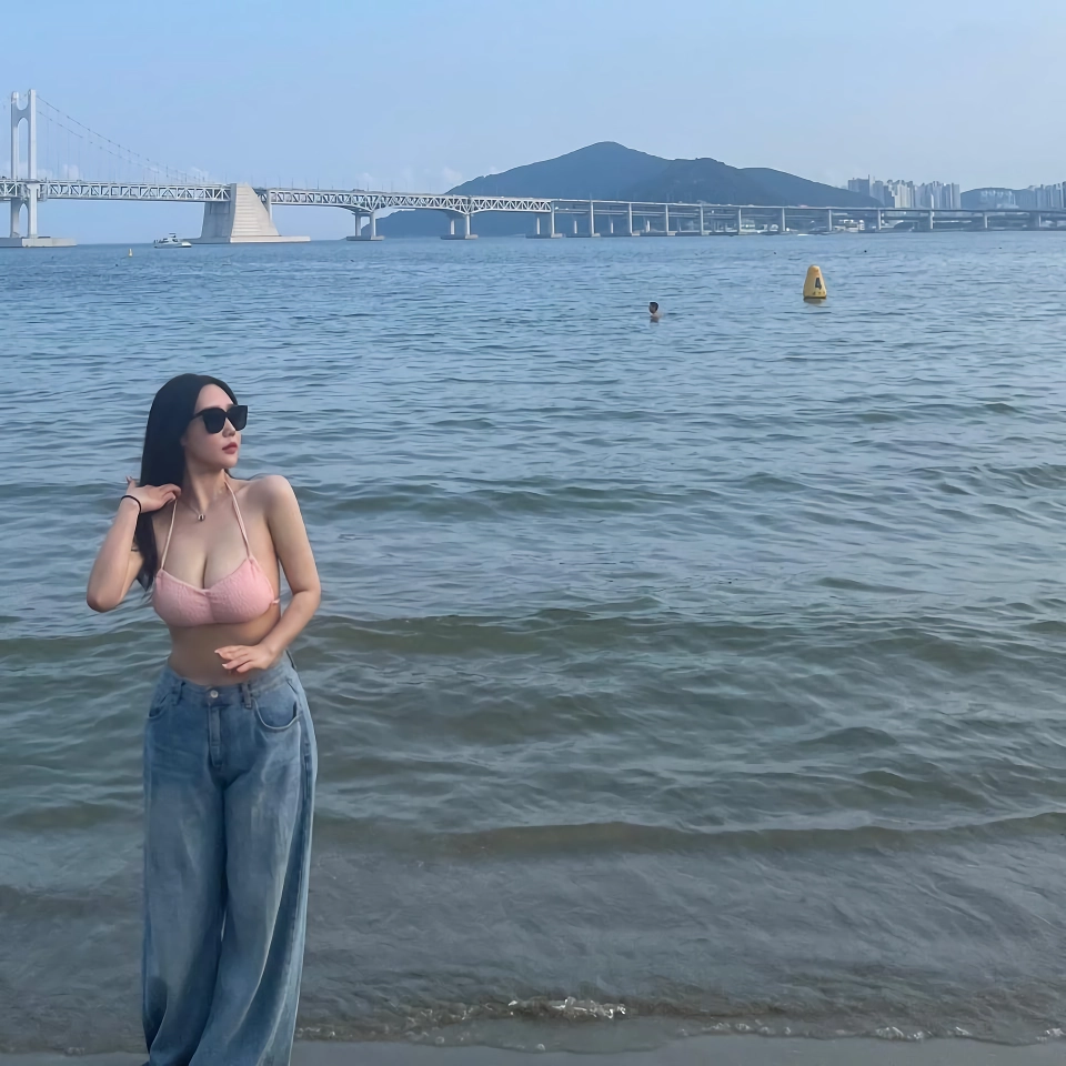 @zesilvero 마른 글래머 비키니