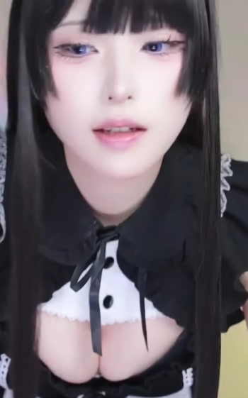 시루다냥 검정 바니걸 메이드복 다가와서 숙여주는 가슴골
