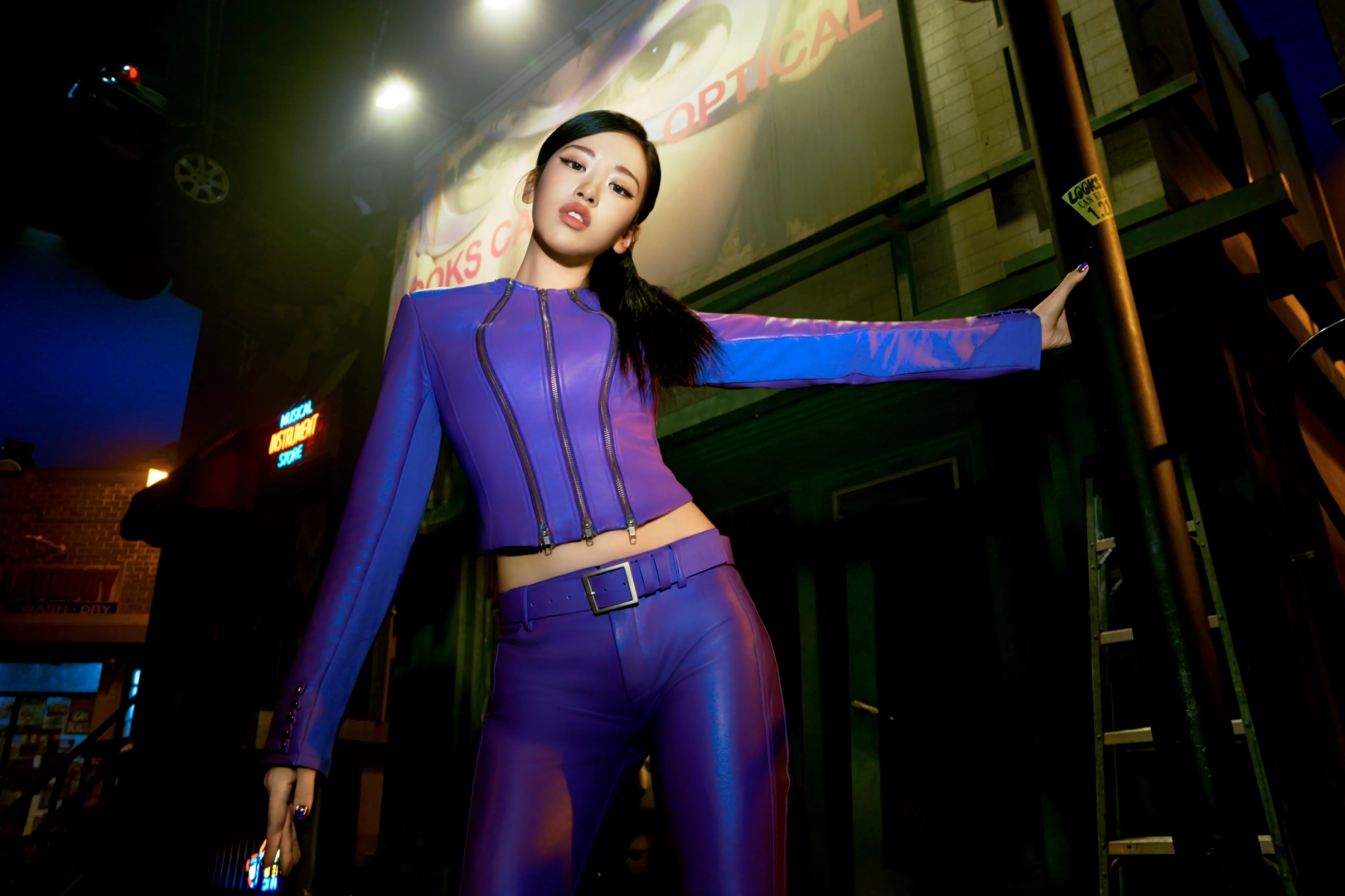 아이브 IVE EP Looks Can Kill ”HERO ON SET” Concept Photo