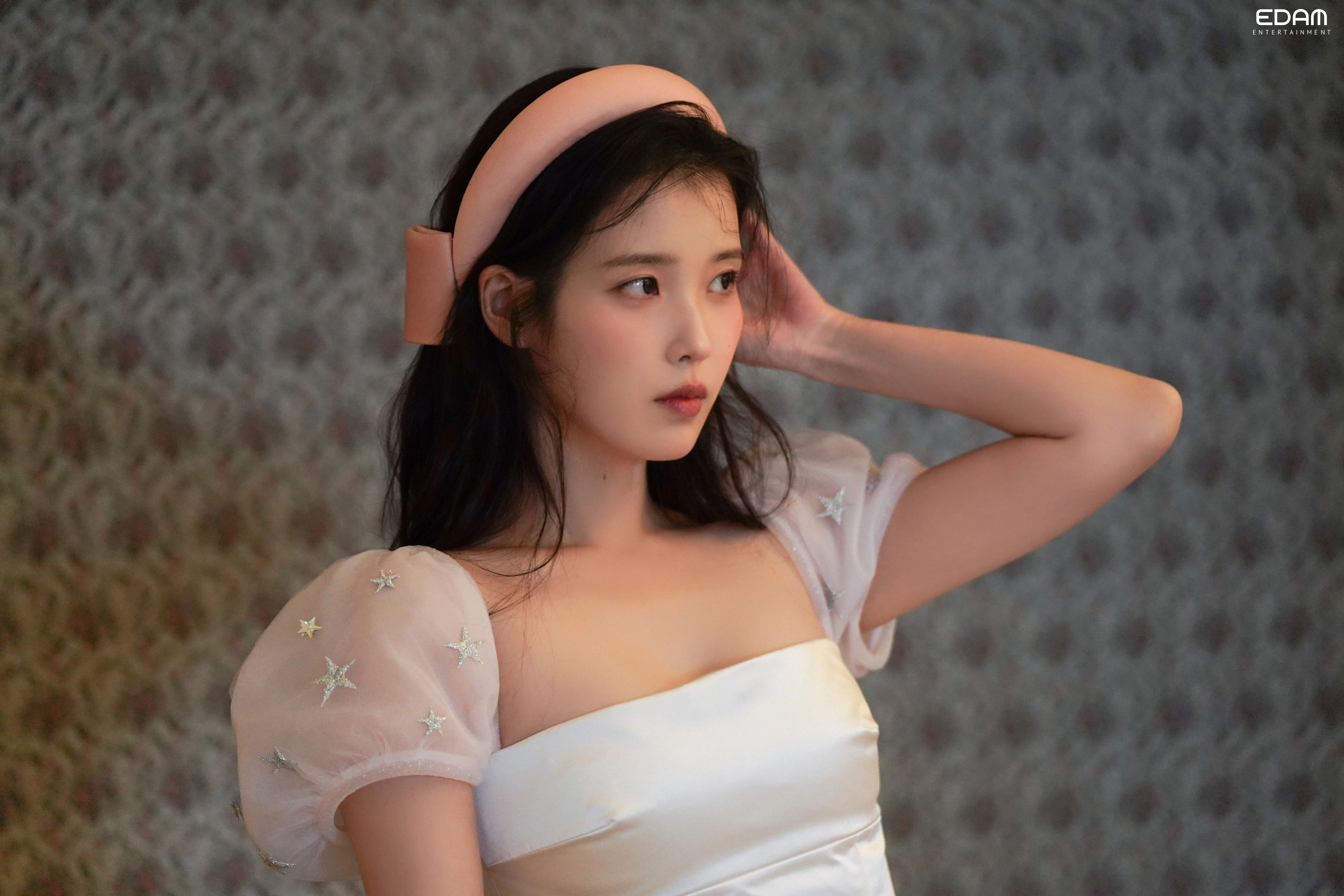19아이유 엘르 화보 촬영 비하인드(고화질).jpg(8)