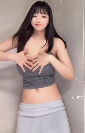 (SOUND)에디린 진회색 크롭 나시 가슴골