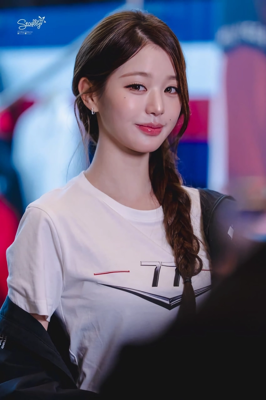 (SOUND)[아이브] 오늘 싱가포르에 뜬 장원영.JPGIF
