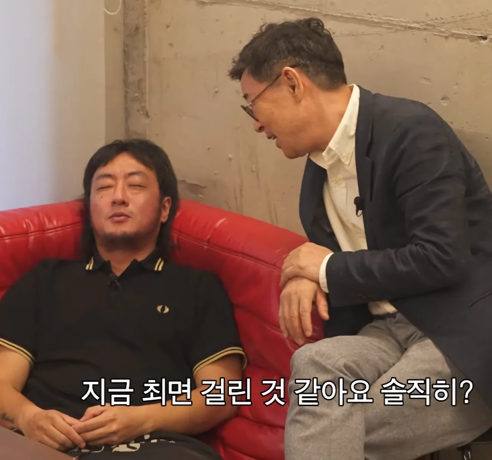 본인이 히틀러? 시대? 비밀경찰이라고.