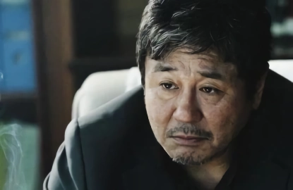 “”””아저씨들이랑 ㅅㅅ했다고?””””