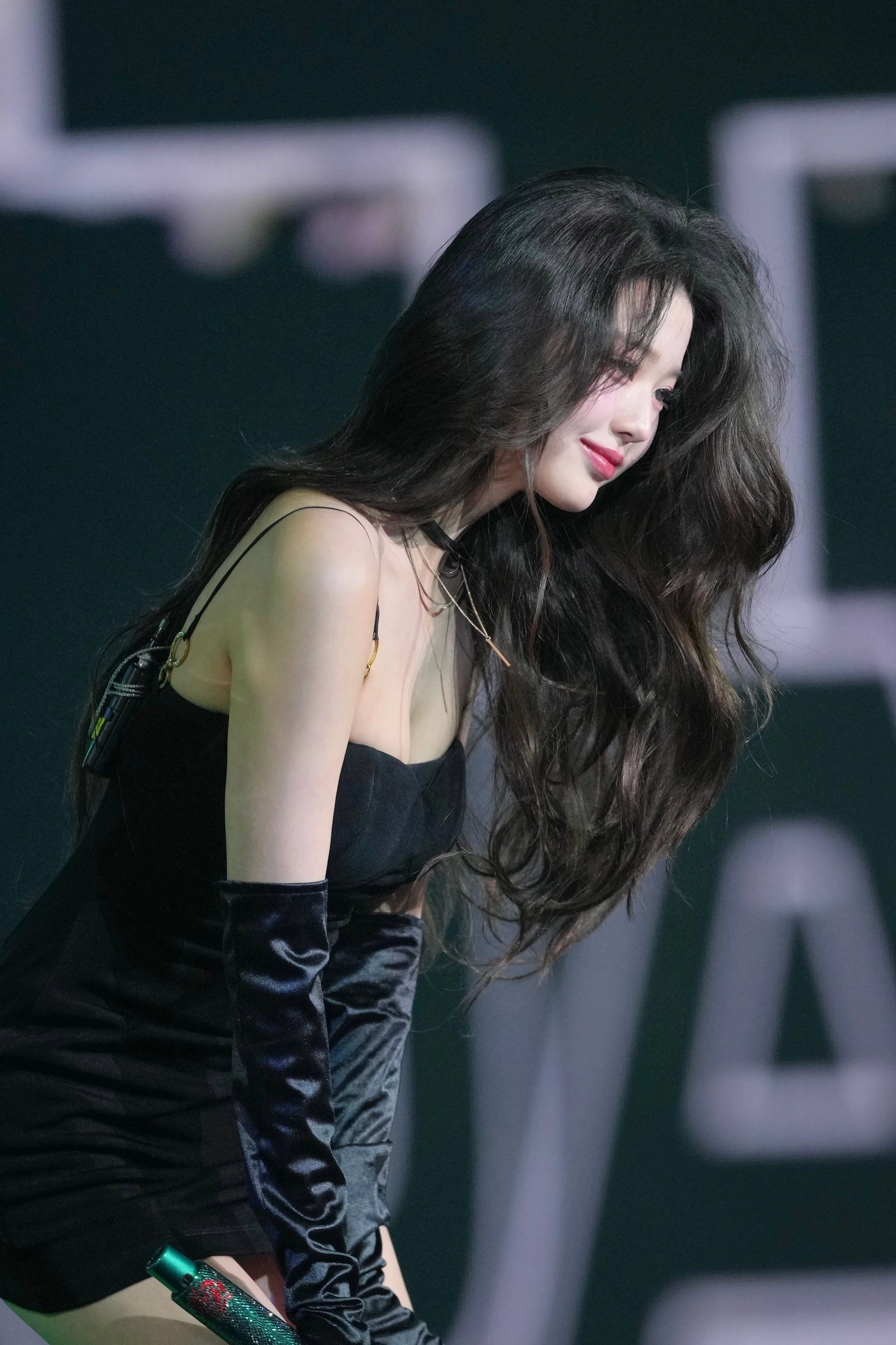 [아이브] 원영이 블랙 실크 끈 원피스
