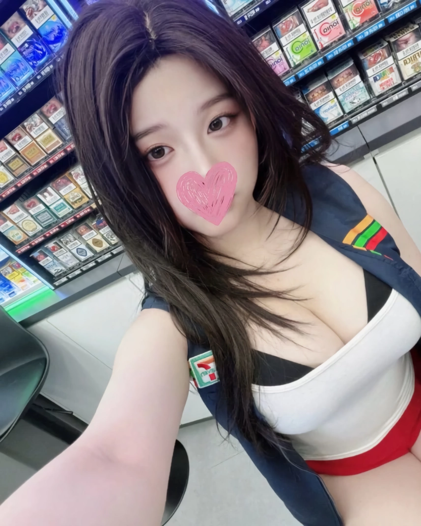 편의점 여자 알바 복장 상태