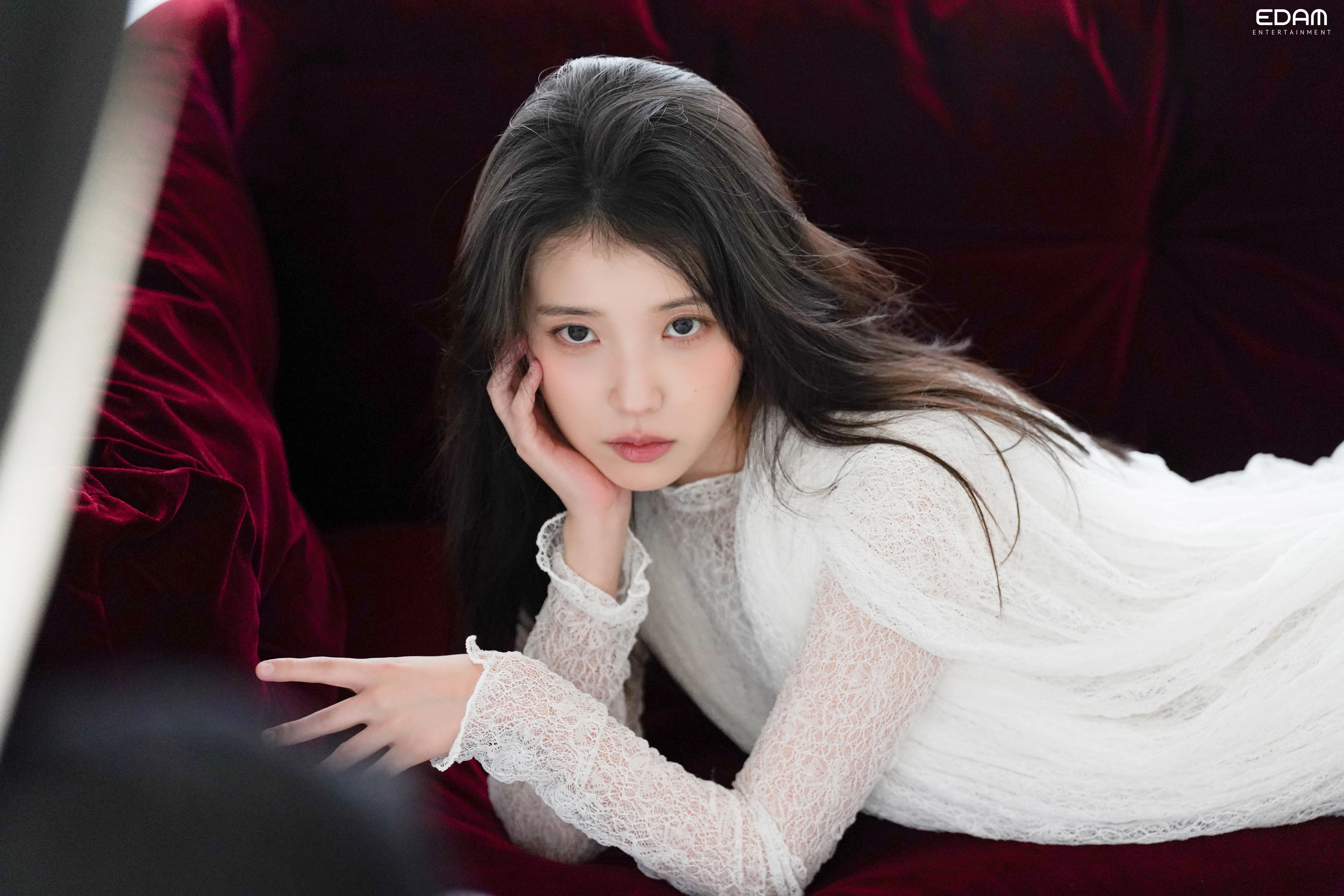 19아이유 엘르 화보 촬영 비하인드(고화질).jpg(8)