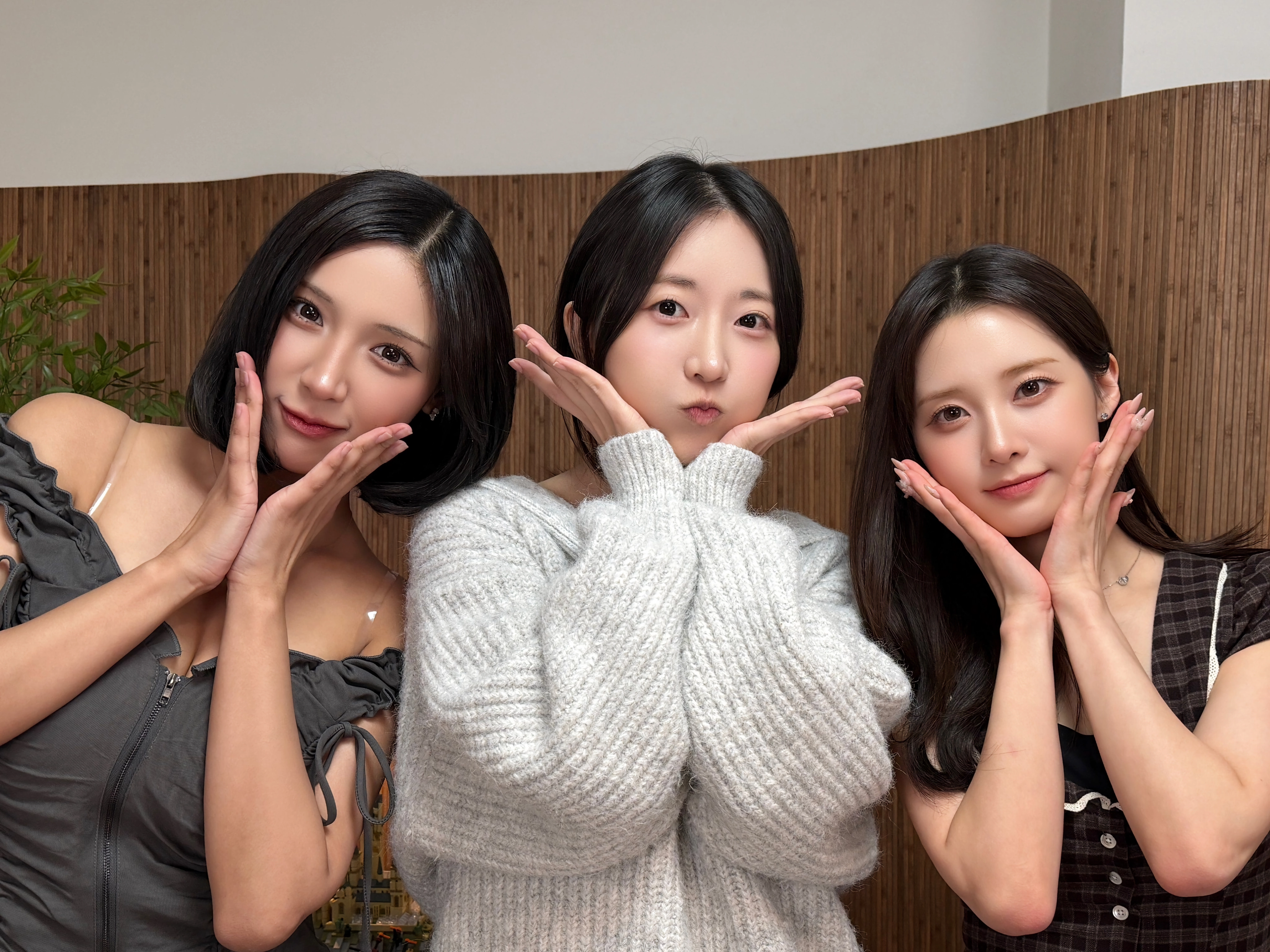 라잇썸 초원, 나영, 유후