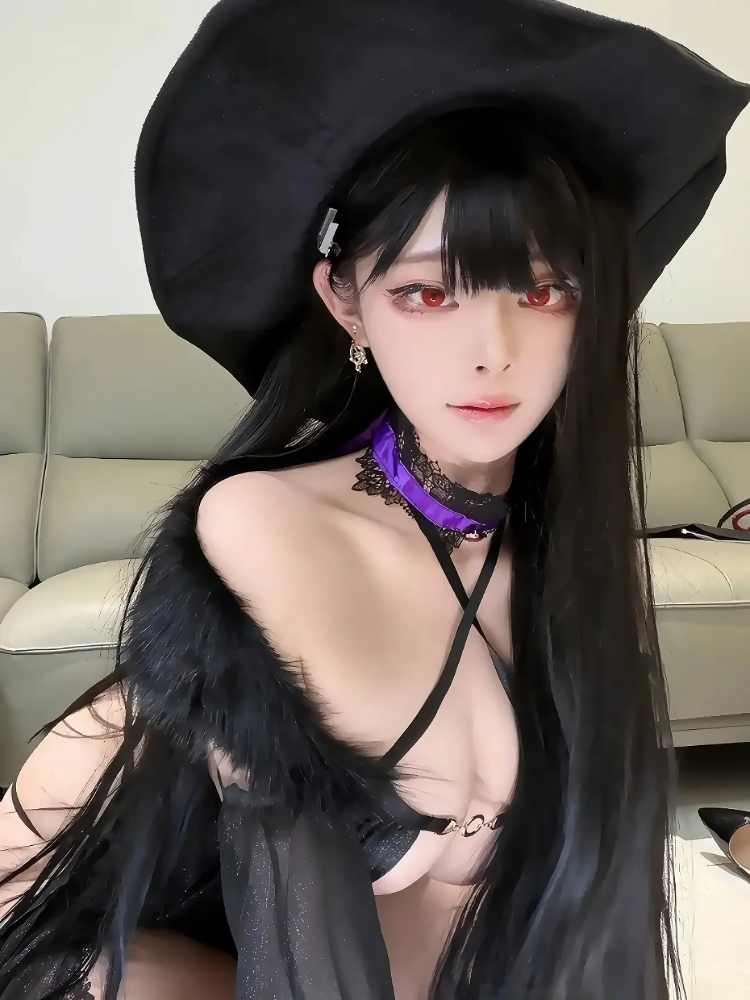 눈매가 야릇한 코스프레녀