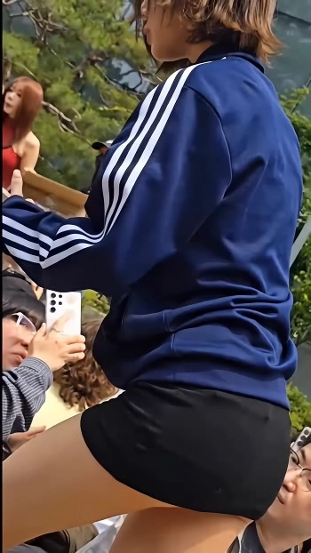 (SOUND)드림캐쳐 유현 팬들 사이에서 검정 초미니 엉밑살 노출