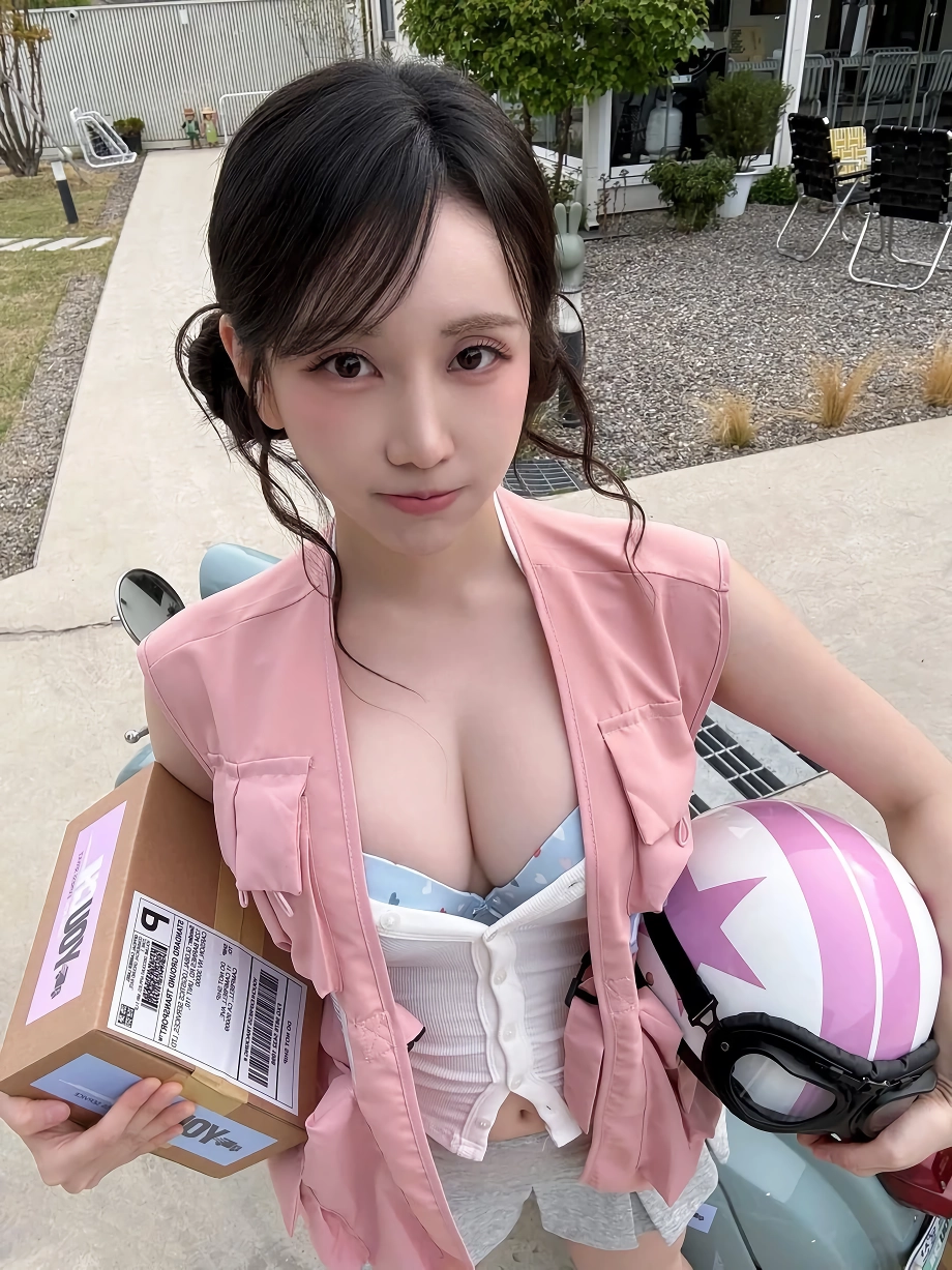 오토바이 타는 유치땅 귀여운 브라 가슴골