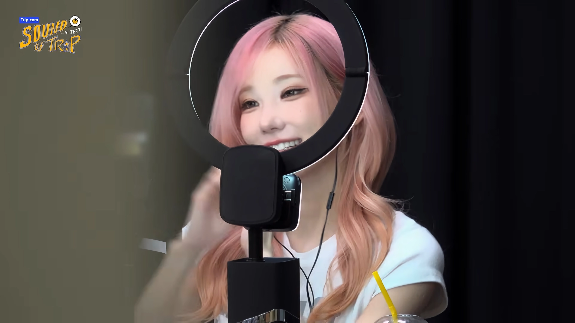 QWER 팬 사인회 직후 제주도로 납치? 여행? 홍보? 선전?
