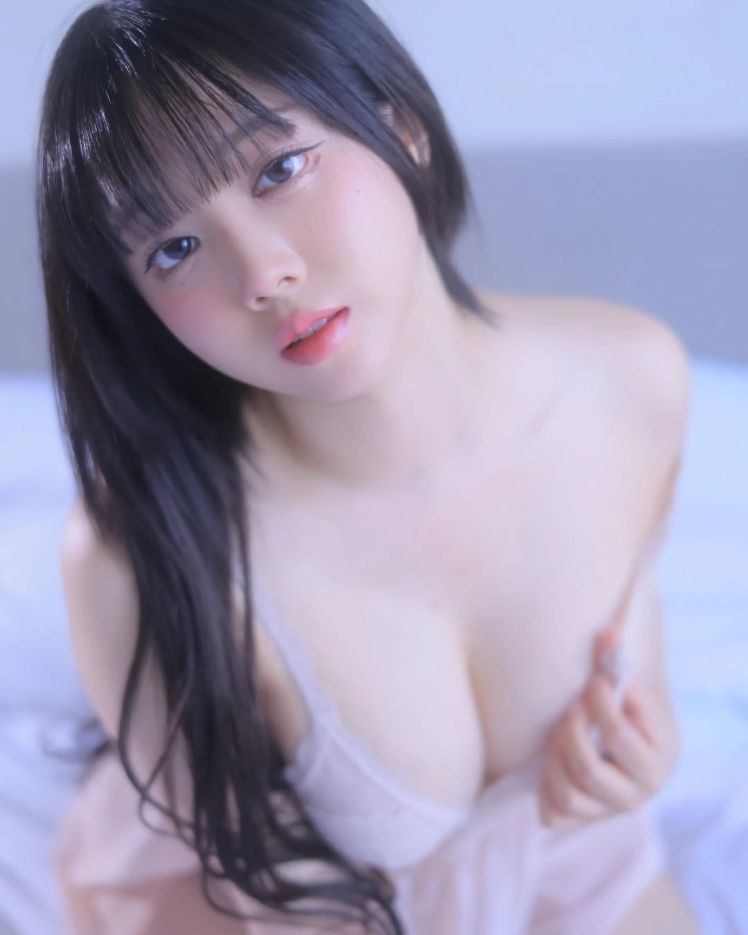 정다별이 핏줄 보이는 묵직한 가슴골