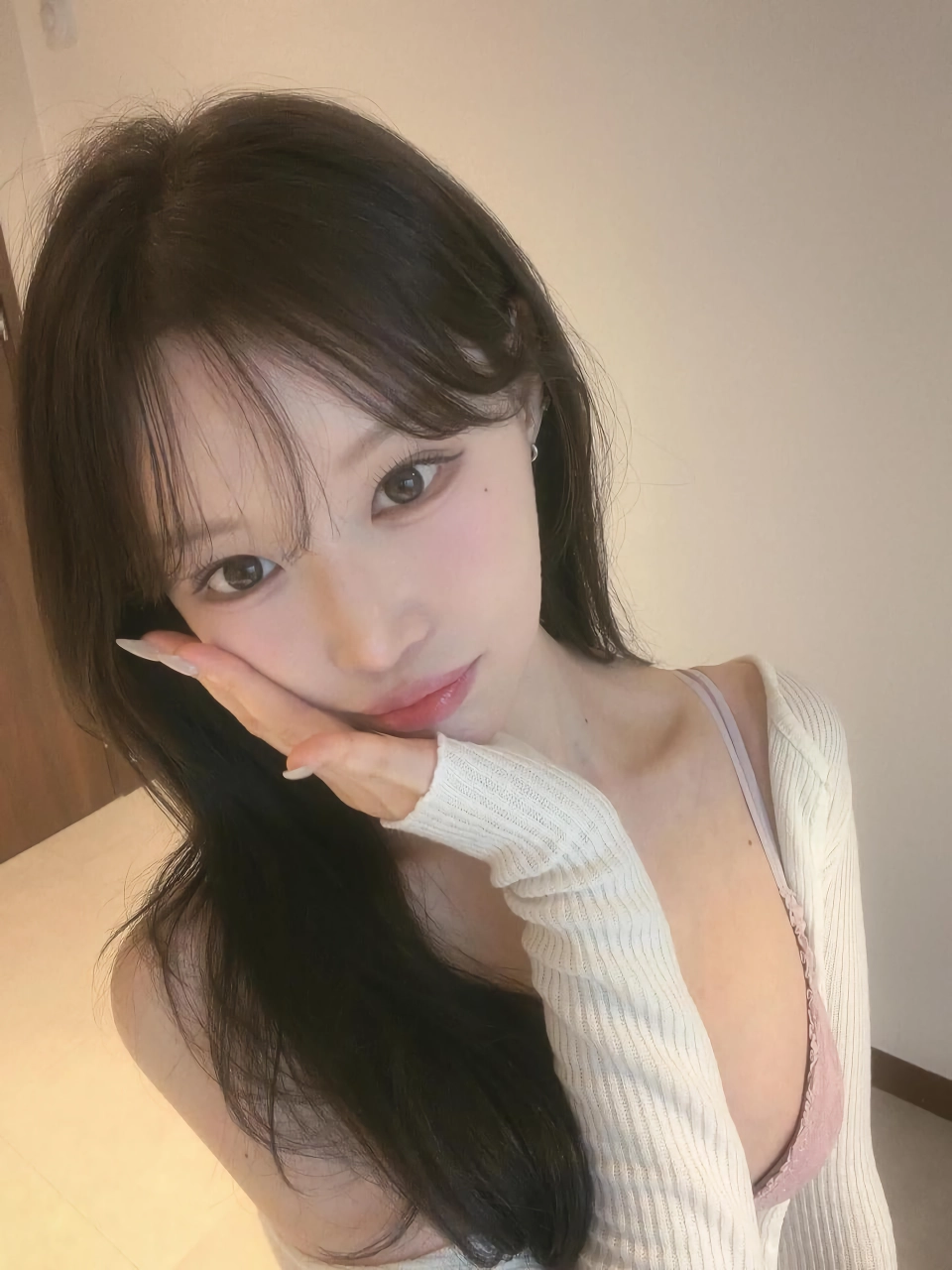 김아현 이상적인 몸매의 비키니 란제리 가슴골
