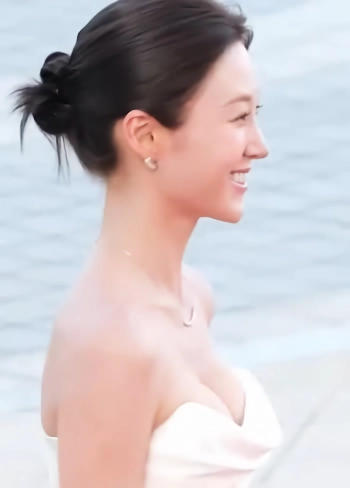서지혜96 인별 청룡시리즈어워즈 오프솔더 드레스 가슴골