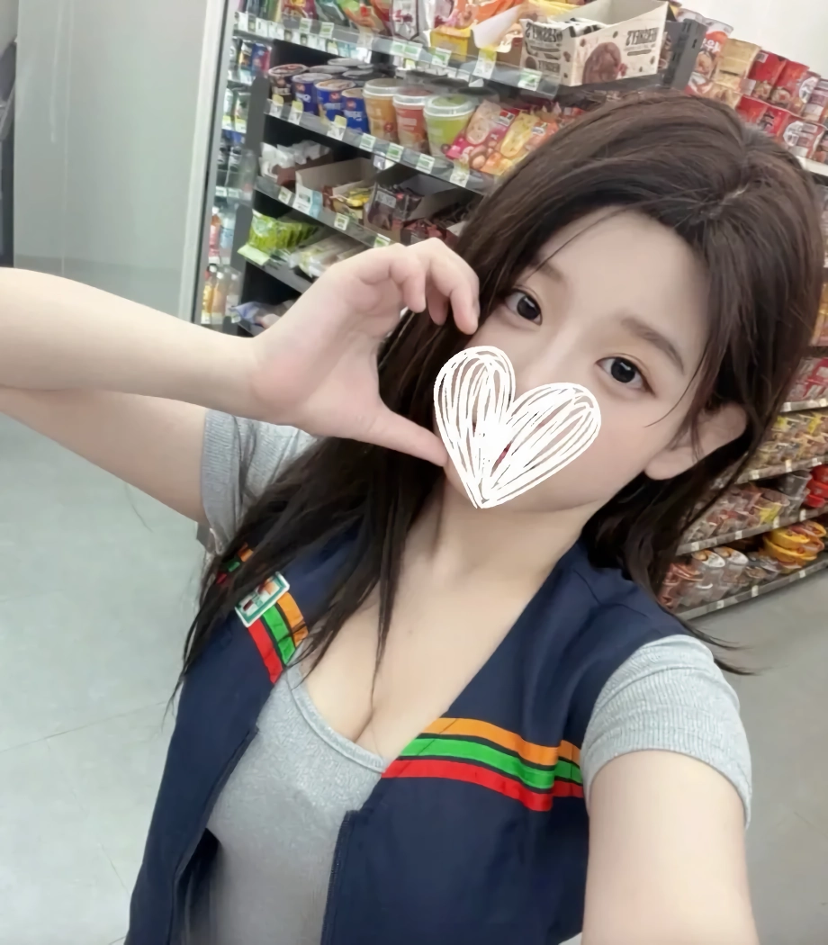 편의점 여자 알바 복장 상태