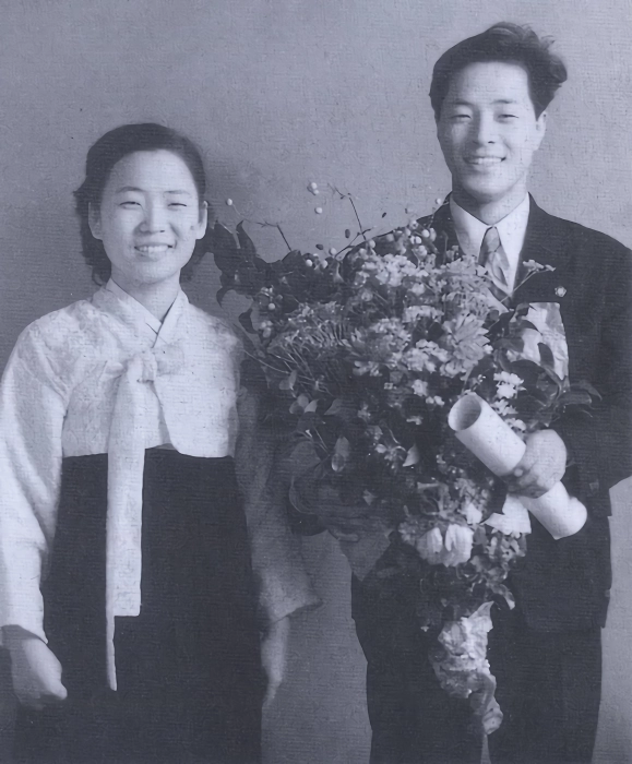 김영삼(엔쵸비프린스) 과거 서울대 졸업사진 볼때마다 드는 생각
