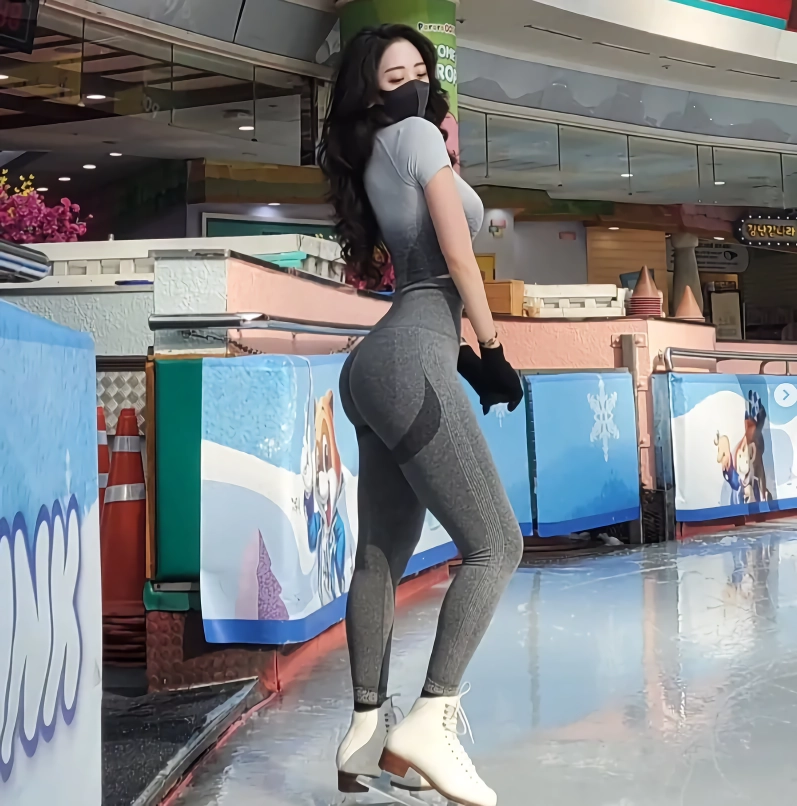 꽃뱀 잡는데 전문가라는 변호사 누나