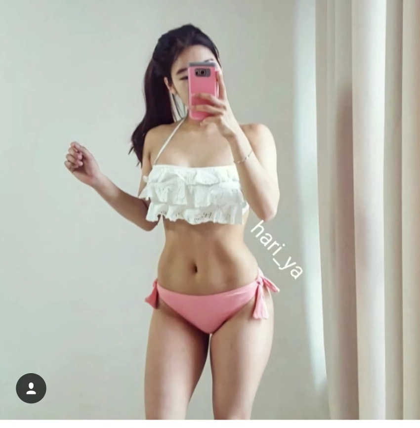운동 하는 여자의 다부진 몸매