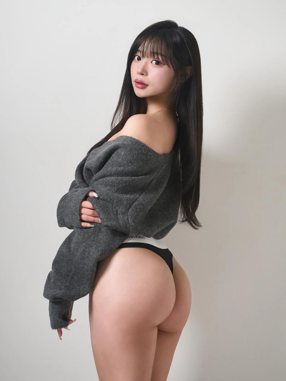 귀여운 얼굴에 그렇지 않은 03년생 처자 몸매