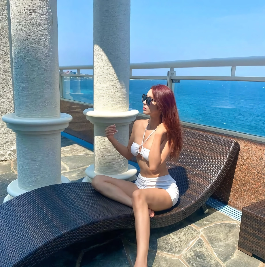 안나경 홀터넥 끈 튜브탑 비키니