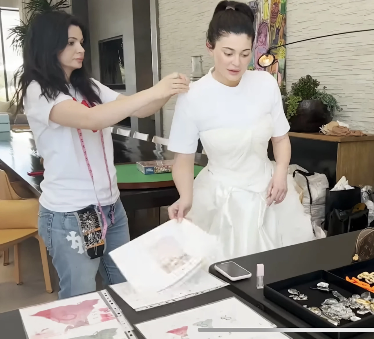 스프레이 태닝 안했을 때 카일리 제너 원래 피부