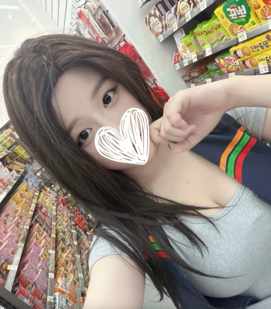 편의점 여자 알바 복장 상태