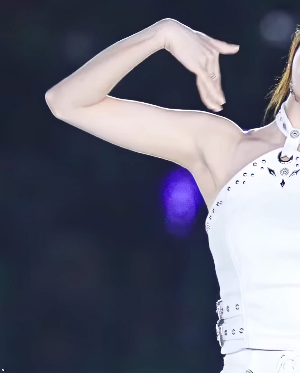 상체가 시원한 아이브 이서 ㄷㄷㄷ.gif