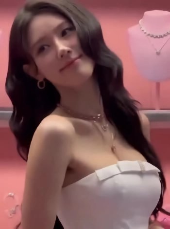 아이들 미연 화이트 벨트 미니드레스 가슴골 살짝