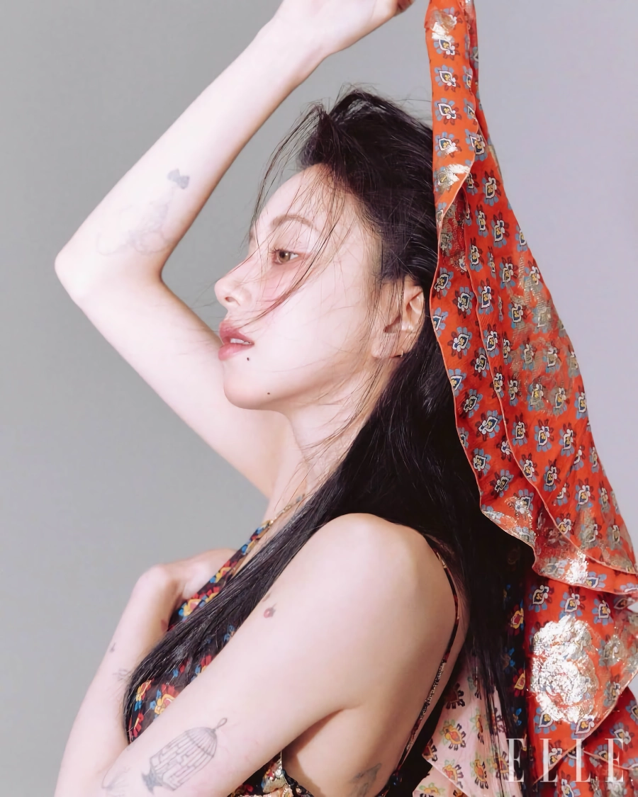 트와이스) 엘르 코리아 8월호 손채영.jpg