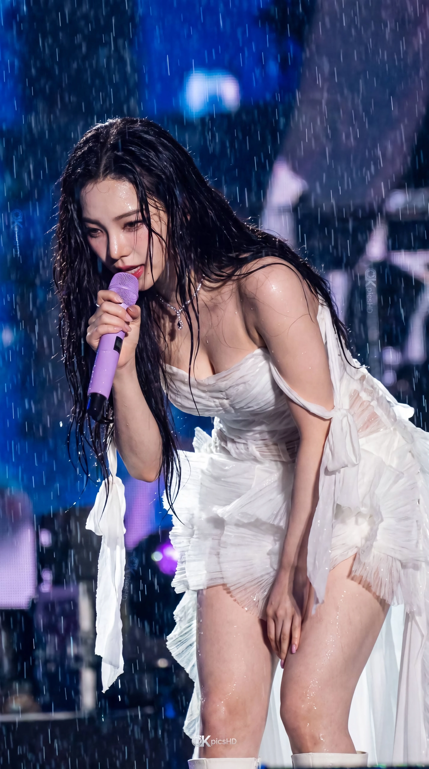 비에 젖은 카리나