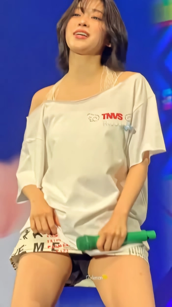 (SOUND)있지 류진 바로 밑에서 보는 짧은 치마 속바지 도끼